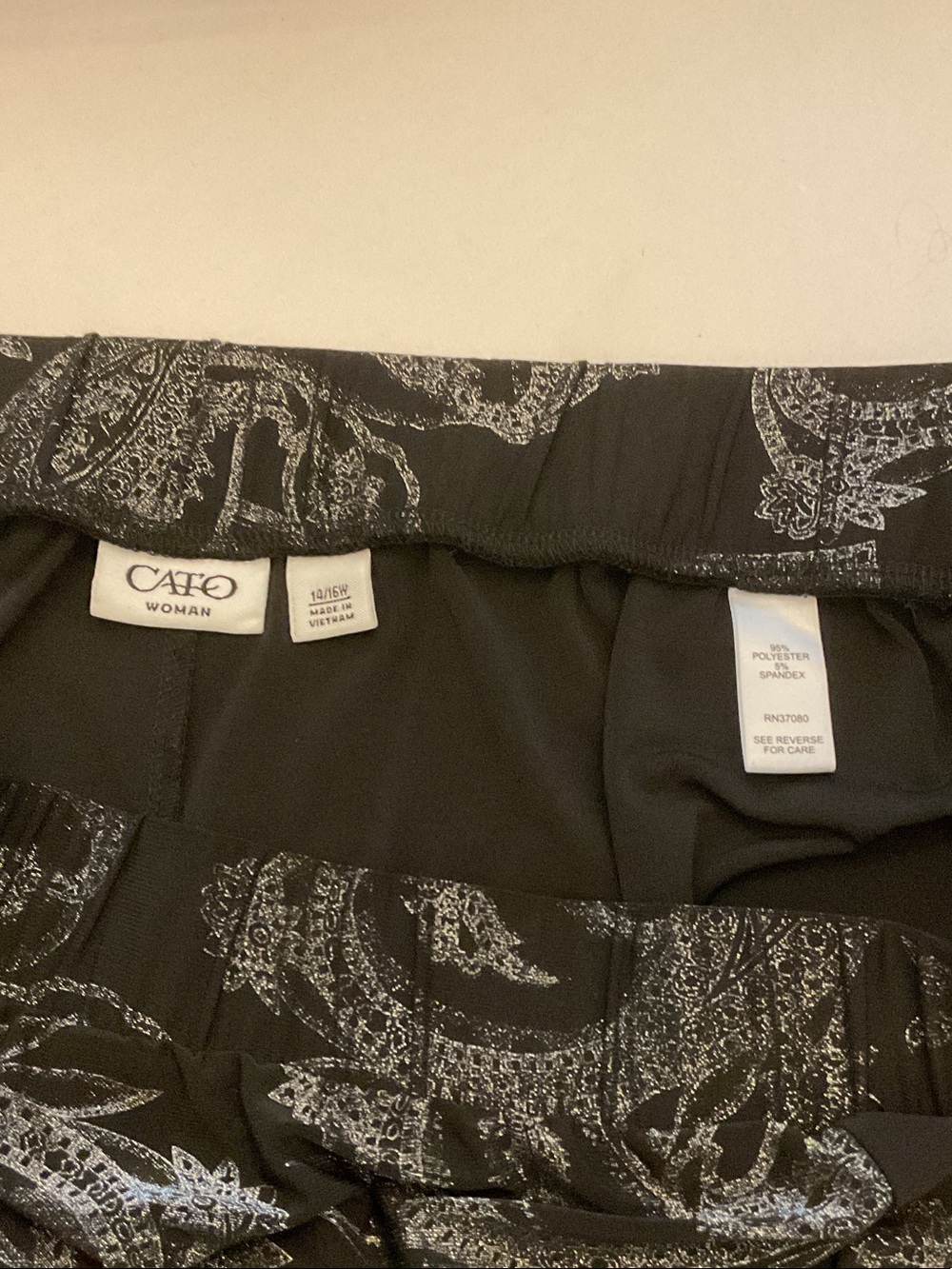 Cato Woman Black & Silver Paisley Wide Leg Pants Size 14/16W - Picture 3 of 6